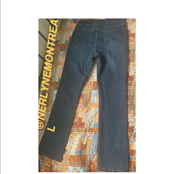 Classy Jeans - Picture 1 of 2